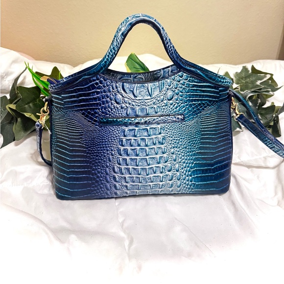 Elegant Blue Crocodile-Embossed Handbag 🩵 - Picture 2 of 4
